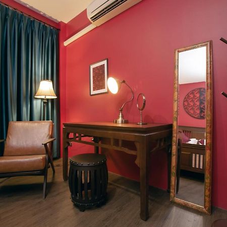 Caiyong Hometel & Cafe'S Studio Банкок Екстериор снимка