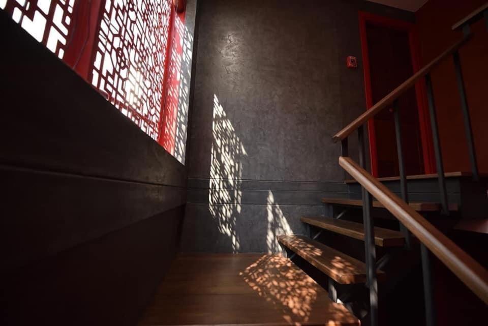 Caiyong Hometel & Cafe'S Studio Банкок Екстериор снимка