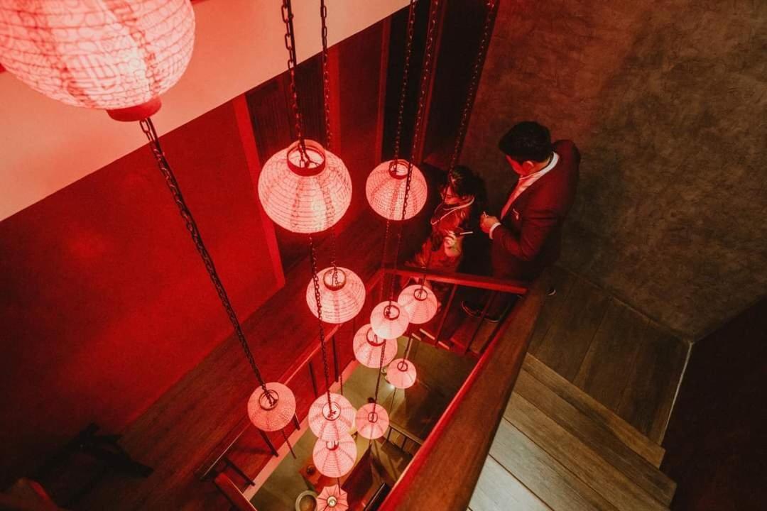 Caiyong Hometel & Cafe'S Studio Банкок Екстериор снимка