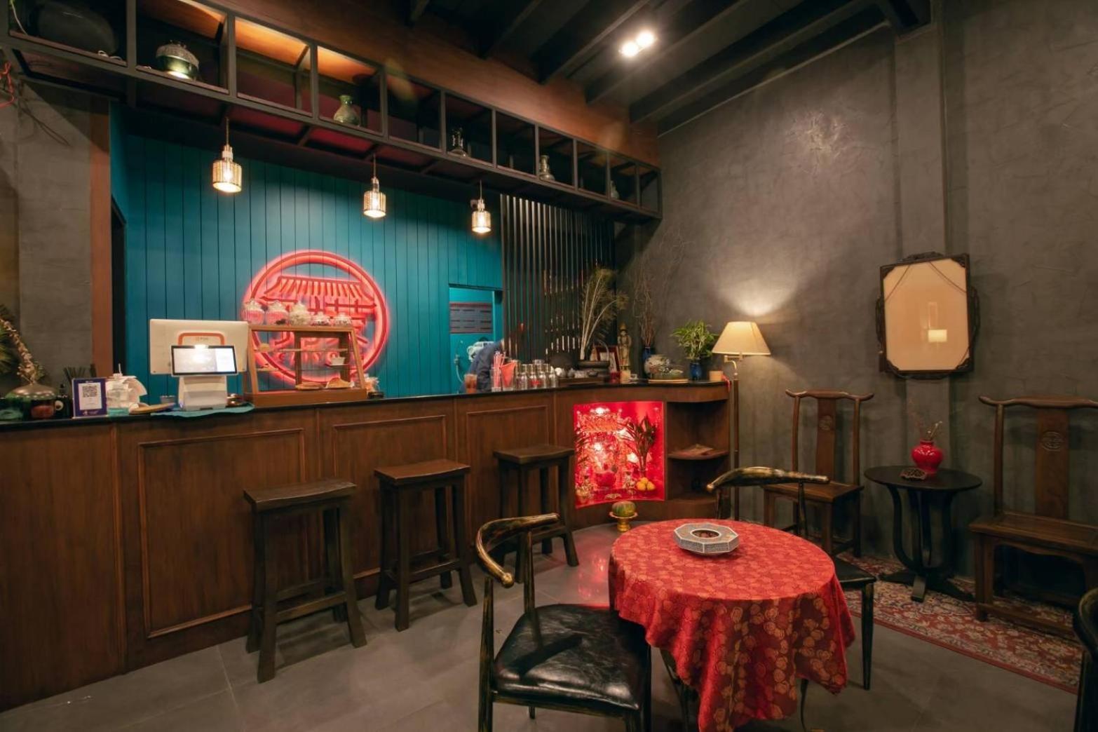Caiyong Hometel & Cafe'S Studio Банкок Екстериор снимка