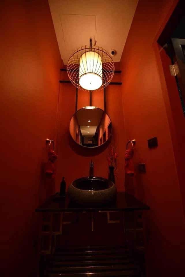 Caiyong Hometel & Cafe'S Studio Банкок Екстериор снимка