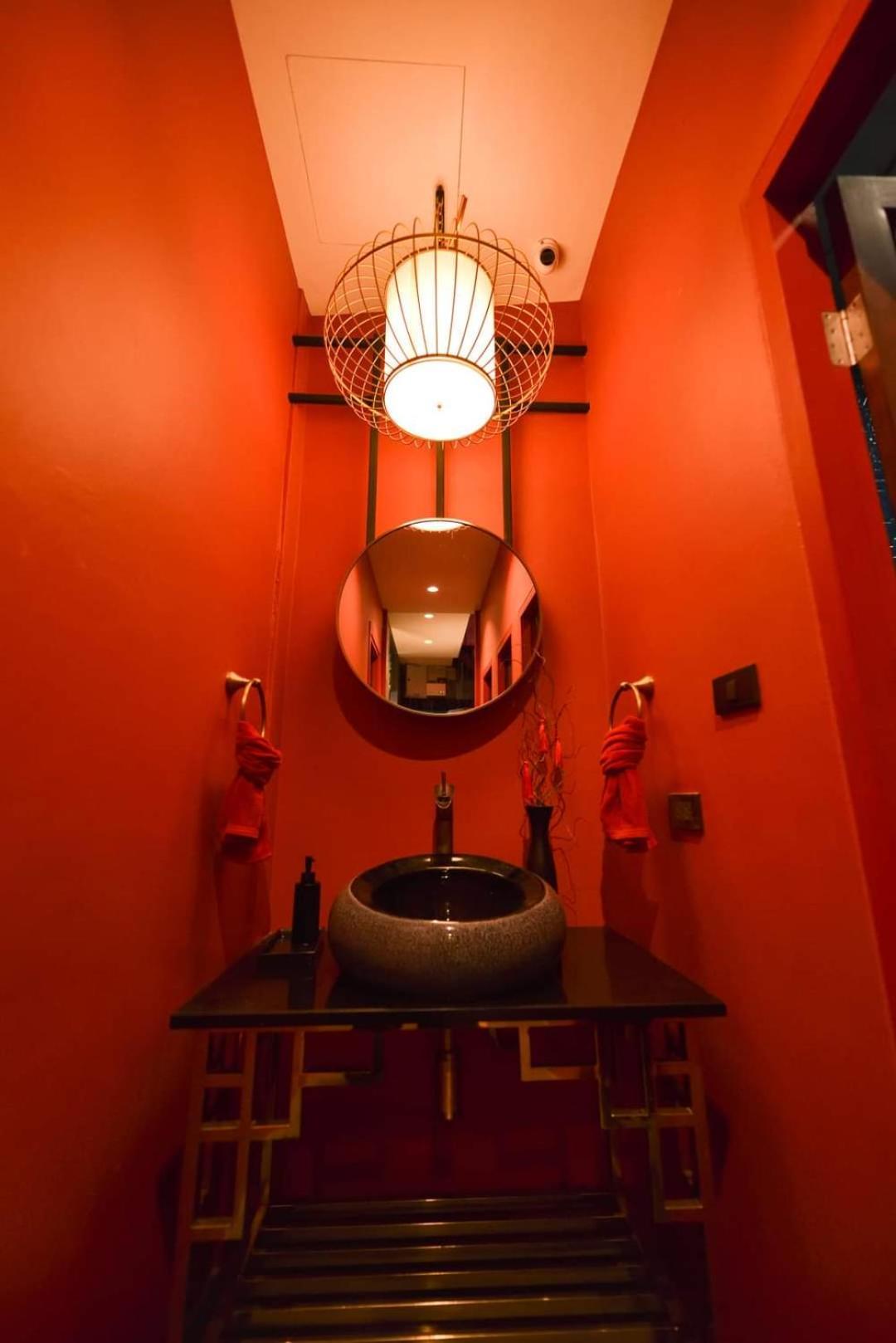 Caiyong Hometel & Cafe'S Studio Банкок Екстериор снимка