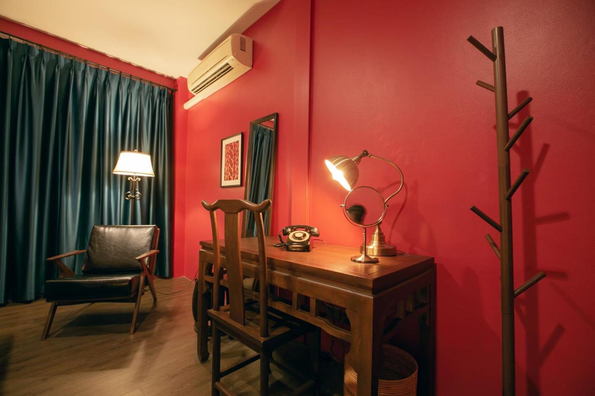 Caiyong Hometel & Cafe'S Studio Банкок Екстериор снимка